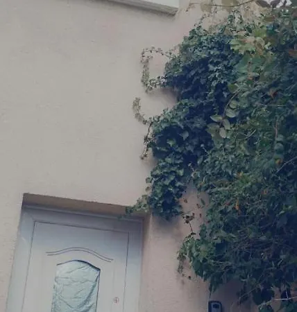 Pavillon Sur Cour 2 étage Avec Escalier Colimaçon 5 Mn Paris Cachan