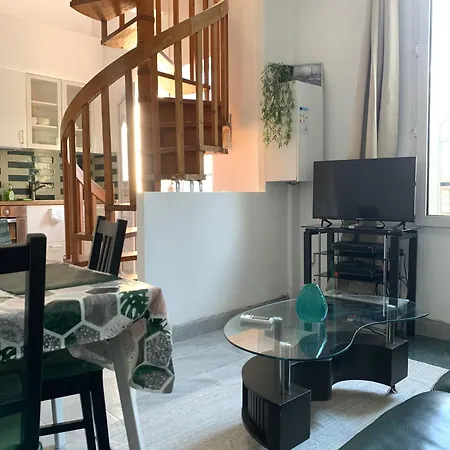 Pavillon Sur Cour 2 étage Avec Escalier Colimaçon 5 Mn Paris Appartement