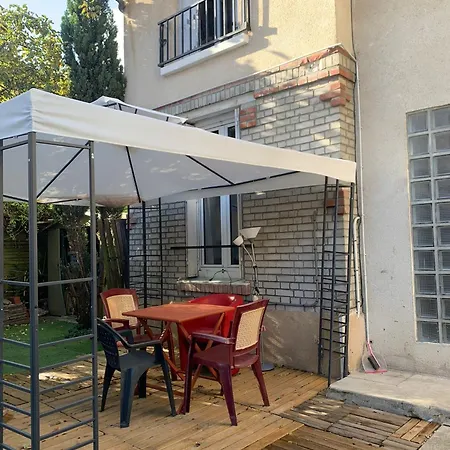 Pavillon Sur Cour 2 étage Avec Escalier Colimaçon 5 Mn Paris *